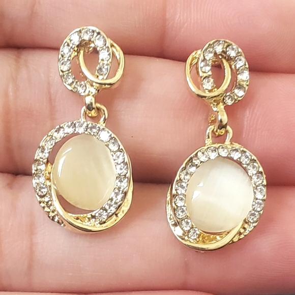Jewelry - Goldtone Rhinestone Round Dangle Earrings